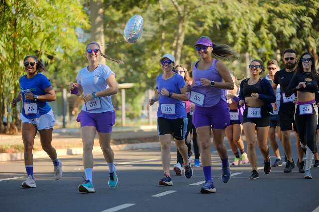 Para comemorar anivers&aacute;rio, Thais colocou at&eacute; os amigos para correr