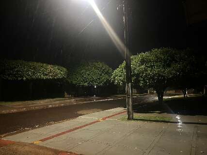 Frente fria chega a MS com chuva e queda de at&eacute; 10&deg;C na temperatura
