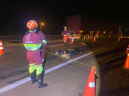 Motociclista morre ao ser atropelada por picape na BR-163