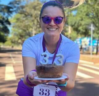 Para comemorar anivers&aacute;rio, Thais colocou at&eacute; os amigos para correr