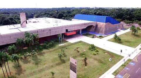 Semin&aacute;rio debate primeira inf&acirc;ncia e reconhece munic&iacute;pios que cumpriram metas