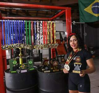 Com 58 kg, Ellen pega quase quatro vezes o próprio peso em prova nacional Com 58 kg, Ellen pega quase quatro vezes o próprio peso em prova nacional