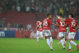 Palmeiras faz 6, Flamengo vence com sufoco e Inter bate Bahia