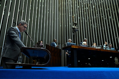 Senado d&aacute; aval ao reajuste escalonado de servidores federais