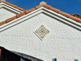 Restaurada do telhado ao ladrilho, casa de 80 anos &ldquo;respira&rdquo; no Centro da cidade