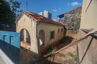 Restaurada do telhado ao ladrilho, casa de 80 anos &ldquo;respira&rdquo; no Centro da cidade