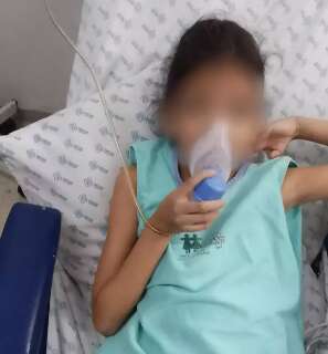 Ap&oacute;s perder o filho por s&iacute;ndrome rara, m&atilde;e luta por cirurgia da filha de 9 anos