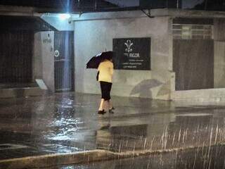 Chuva marca in&iacute;cio da virada no tempo em Campo Grande e no interior