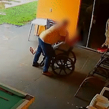 Pai &eacute; investigado por maus-tratos ap&oacute;s ser gravado agredindo filho cadeirante