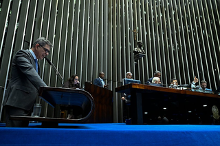 Senado d&aacute; aval ao reajuste escalonado de servidores federais