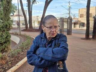 Trabalhadores que precisam madrugar encaram manh&atilde; gelada: &quot;estou dura de frio&quot;