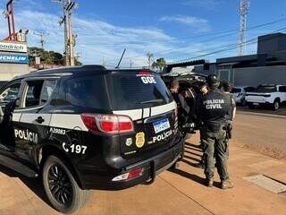Suspeitos de roubar R$ 1 milhão em joias e agredir idoso são presos Suspeitos de roubar R$ 1 milhão em joias e agredir idoso são presos