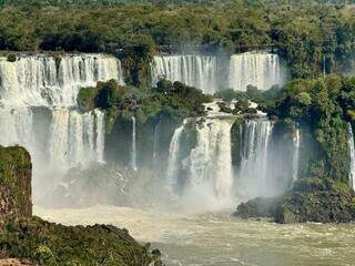 Conheça Foz do Iguaçu, muito além das famosas Cataratas Conheça Foz do Iguaçu, muito além das famosas Cataratas