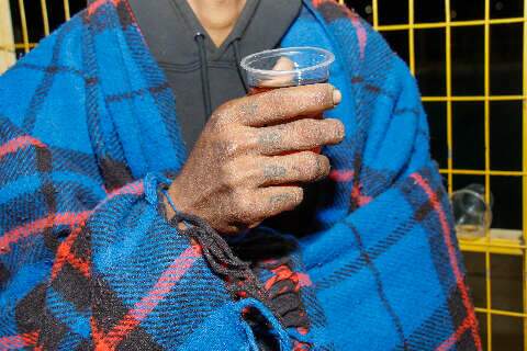 Em noite de frio intenso, mais de 50 pessoas s&atilde;o acolhidas em parque