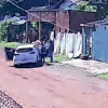 C&acirc;mera registra sequestro de mulher baleada em posto de combust&iacute;vel