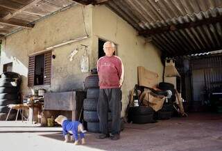 Na mesma esquina h&aacute; 50 anos, borracheiro j&aacute; salvou at&eacute; governador