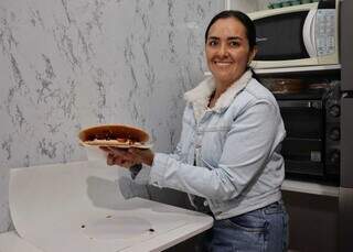 Colombiana trouxe sabor de casa para MS com doce t&iacute;pico de 23 cm 