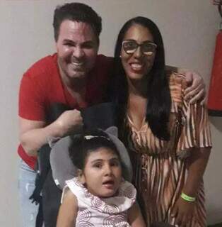 M&atilde;e dribla tudo e n&atilde;o deixa de curtir a vida com a filha com defici&ecirc;ncia