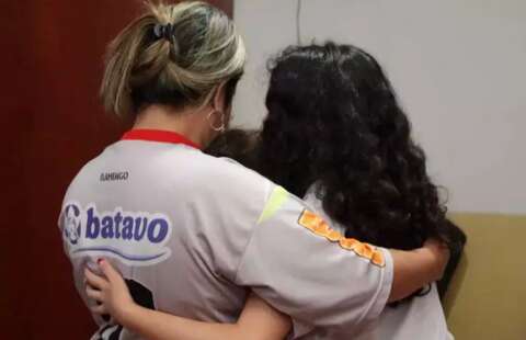 Manicure acusada de mandar &quot;pai para inferninho&quot; exp&otilde;e anos de agress&otilde;es 