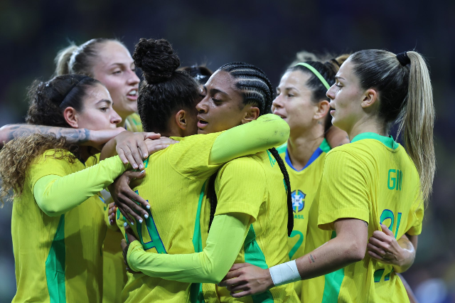 Dudinha brilha com dois gols e Brasil derrota Jap&atilde;o em amistoso feminino