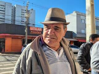 “Estão tirando leite do meu neto”: reclamam aposentados em fila contra desconto “Estão tirando leite do meu neto”: reclamam aposentados em fila contra desconto