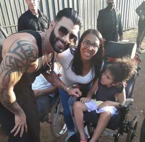 M&atilde;e dribla tudo e n&atilde;o deixa de curtir a vida com a filha com defici&ecirc;ncia