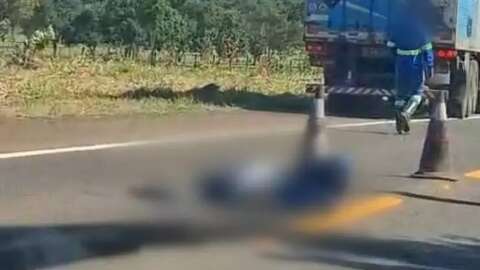 Rapaz de 29 anos morre ao ser atropelado por carreta em rodovia