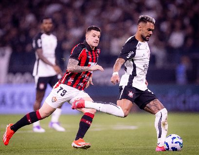 Corinthians desperdi&ccedil;a chances e empata sem gols com Vit&oacute;ria