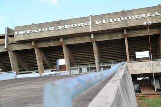 Transfer&ecirc;ncia do Moren&atilde;o para governo emperra e est&aacute;dio completa 3 anos fechado