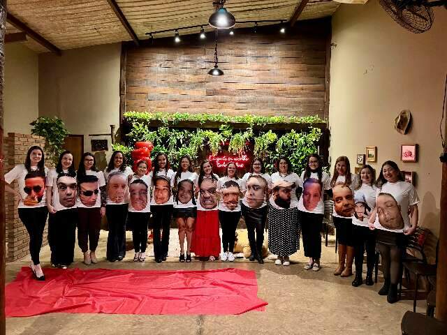 Fotos horrorosas dos maridos viram estampa de camiseta em encontro