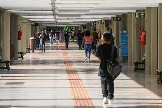UFMS sobe no ranking mundial de universidades enquanto 87% das brasileiras caem
