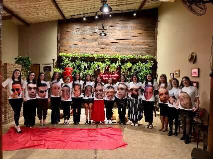 Fotos horrorosas dos maridos viram estampa de camiseta em encontro
