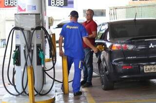 Petrobras reduz pre&ccedil;o da gasolina a distribuidoras em R$ 0,17 por litro