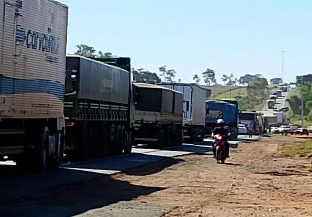 Professor morre em acidente entre motocicleta e caminh&atilde;o