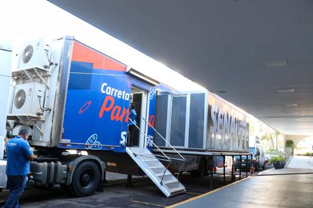Carreta do Senai no p&aacute;tio da C&acirc;mara leva curso gratuito de p&atilde;es e bolos