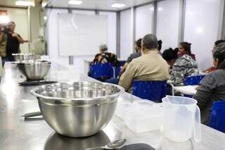 Carreta do Senai no pátio da Câmara leva curso gratuito de pães e bolos Carreta do Senai no pátio da Câmara leva curso gratuito de pães e bolos