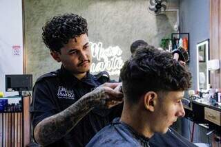 Pai sem dinheiro fez o que p&ocirc;de e inspirou a profiss&atilde;o dos filhos