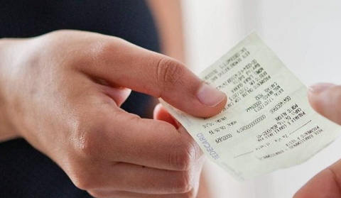 Voc&ecirc; pede &quot;CPF na nota&quot; ao fazer compras ou contratar servi&ccedil;os?        