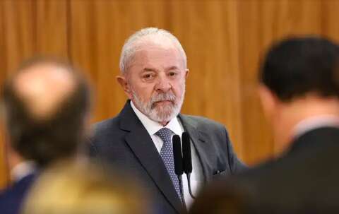 Lula sanciona lei que reajusta sal&aacute;rios de servidores federais e cria carreiras
