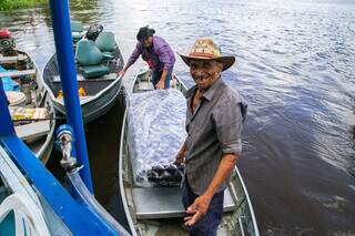 Embarcação do Povo das Águas sobe o Rio Paraguai para atender ribeirinhos Embarcação do Povo das Águas sobe o Rio Paraguai para atender ribeirinhos
