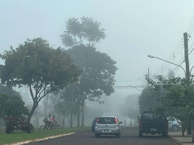 Dourados desperta encoberta por neblina, mas dia promete ser quente