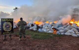 Base do tráfico na fronteira escondia 19 toneladas de drogas e 6 veículos Base do tráfico na fronteira escondia 19 toneladas de drogas e 6 veículos