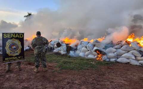 Base do tr&aacute;fico na fronteira escondia 19 toneladas de drogas e 6 ve&iacute;culos