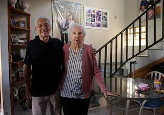 Casados h&aacute; 75 anos, Jonas ainda faz serenata de amor para Eula