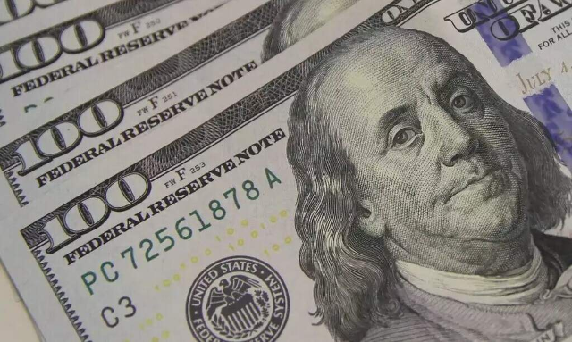 D&oacute;lar vai a R$ 5,64 com alta na tarifa de importa&ccedil;&atilde;o de a&ccedil;o e alum&iacute;nio