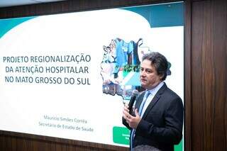 Governador apresenta projeto para restruturar sa&uacute;de aos deputados