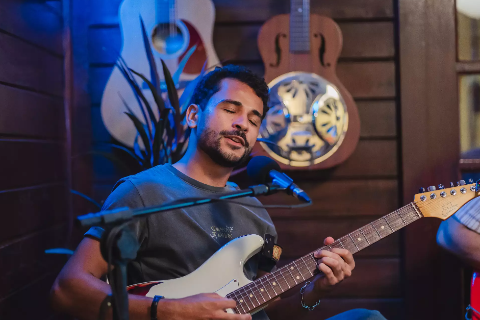 De Nova Andradina para o streaming: Theag&aacute; estreia EP gravado ao vivo
