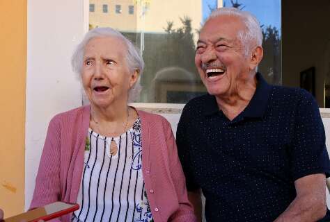 Casados h&aacute; 75 anos, Jonas ainda faz serenata de amor para Eula