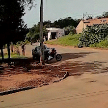 Preso aproveita port&atilde;o aberto e foge de pres&iacute;dio em moto