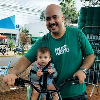 Pai transforma vida após diagnóstico de hipertensão para ver a filha crescer Pai transforma vida após diagnóstico de hipertensão para ver a filha crescer